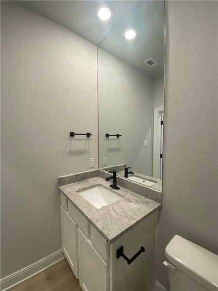 Building Photo - 104 Periwinkle Ln