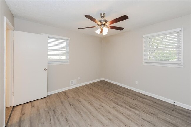 Building Photo - 609 Evergreen Dr