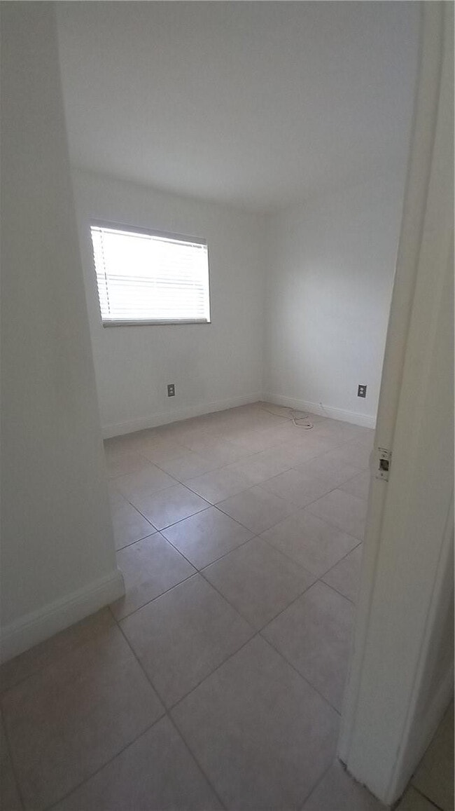 Building Photo - 330 NW 38th St