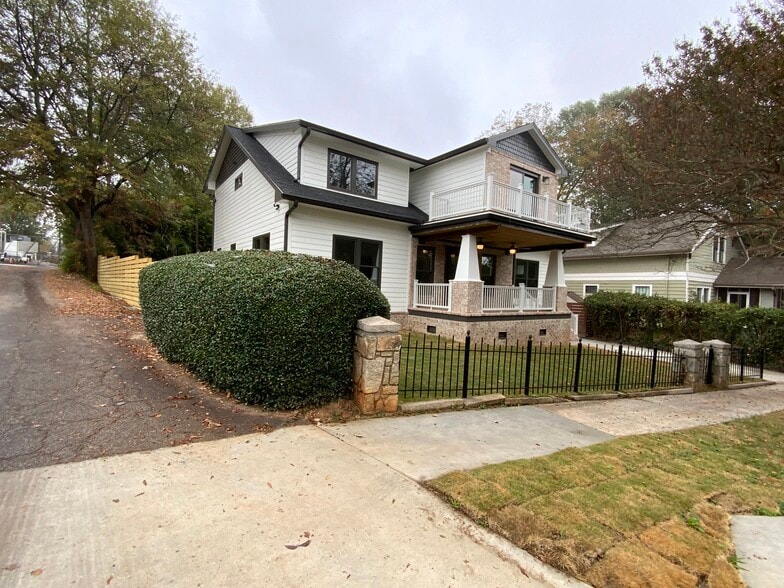 Building Photo - 116 3rd Ave