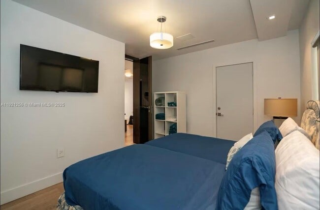 Building Photo - 45 SW 28th Rd