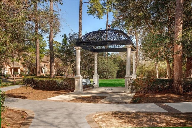 Building Photo - 2 E Pipers Green St