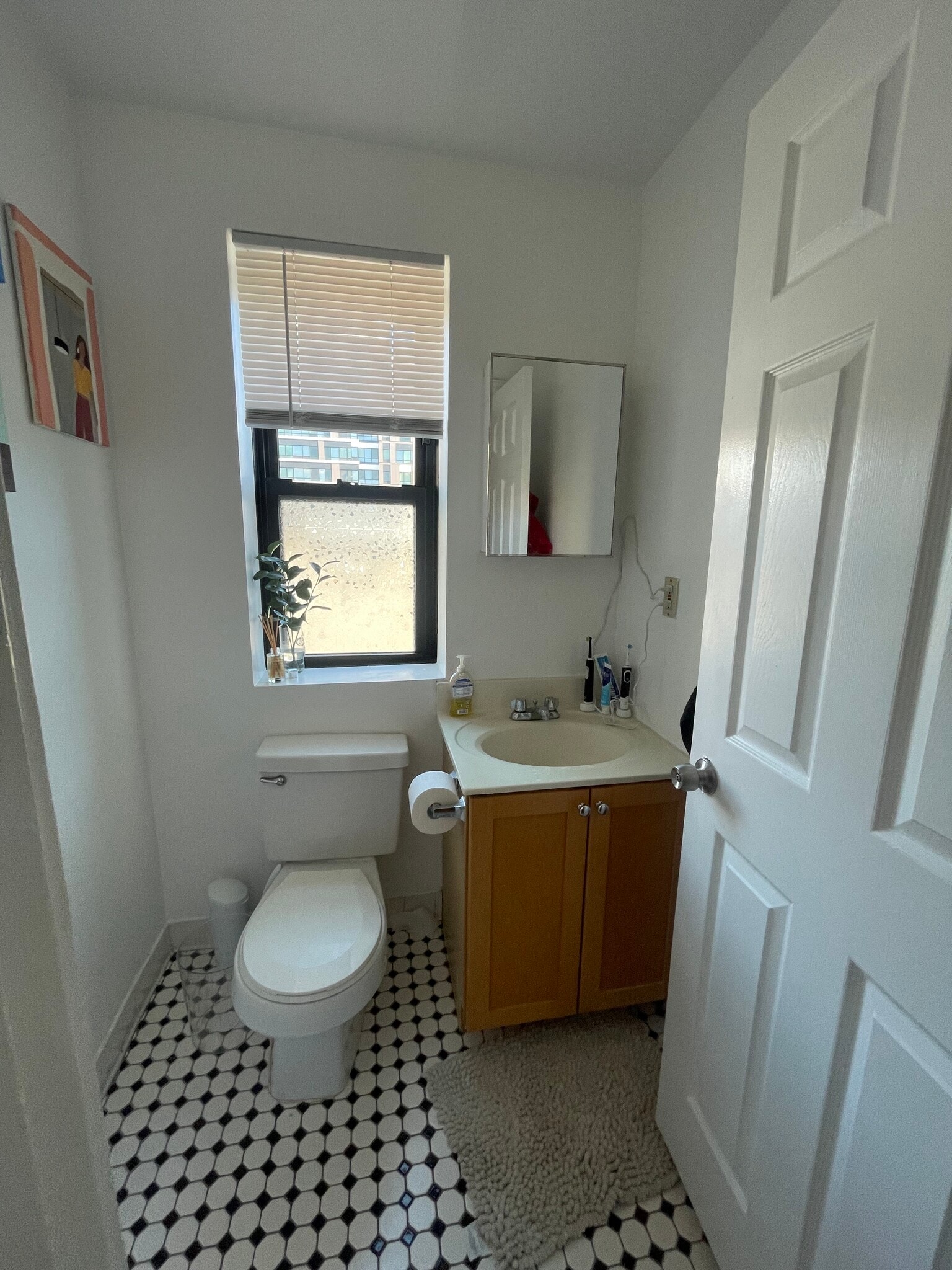 Building Photo - 835 Beacon St