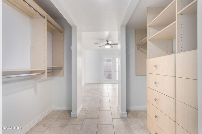 Building Photo - Beautiful townhome in Scottsdale!