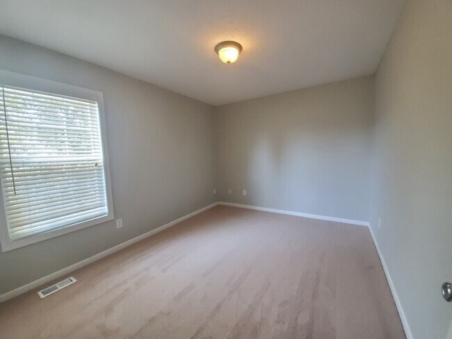 Building Photo - 426 Northview~ Sunset Ridge