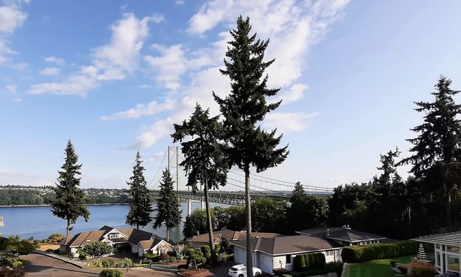 Building Photo - Stunning 2-Bedroom Condo with Panoramic Views in Gig Harbor