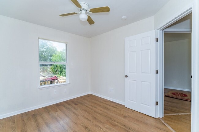 Building Photo - 3-Bedroom Duplex