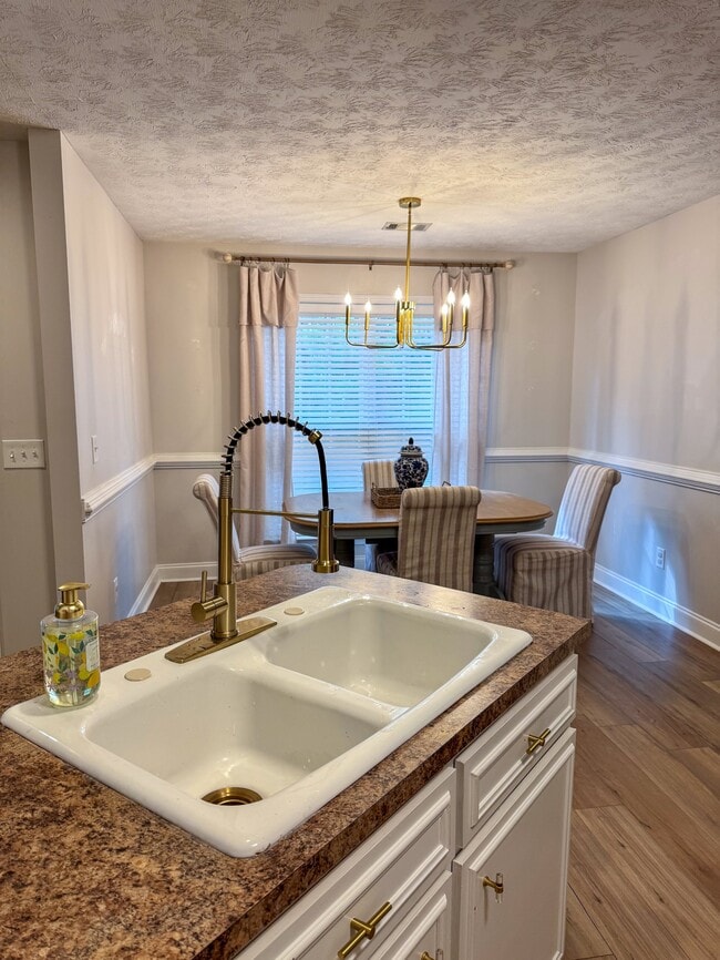 Building Photo - 127 Lee Rd 2181