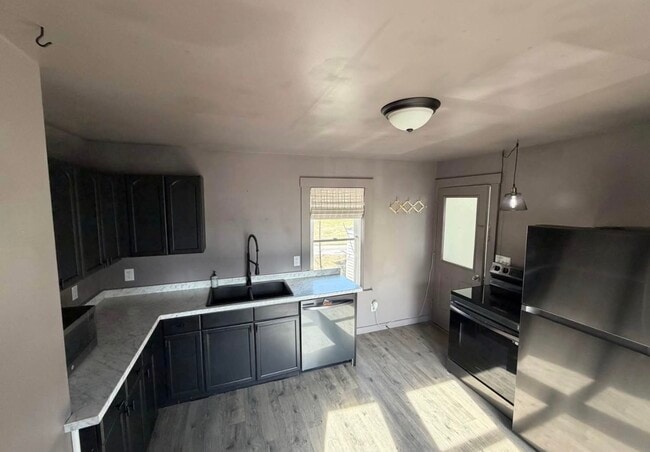 Building Photo - 22 Summer St