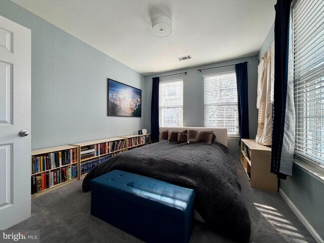 Building Photo - 2321 25th St S