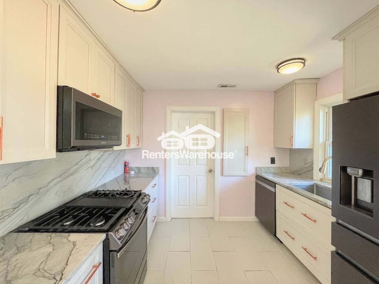 Building Photo - 4940 Erskine St