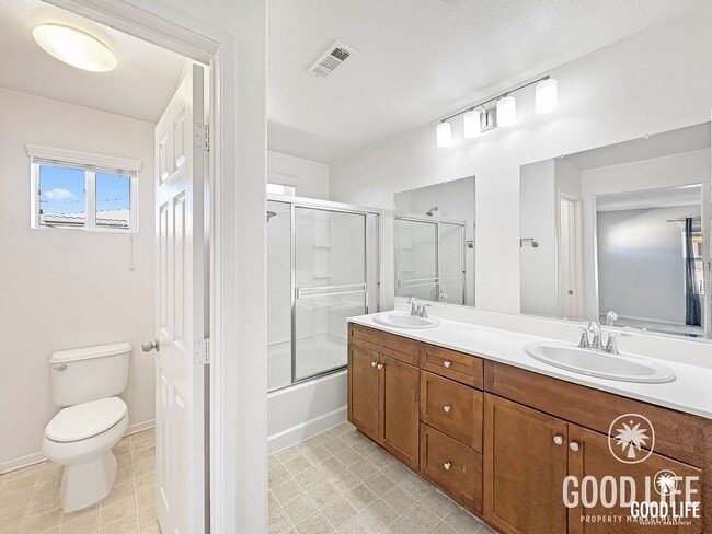 Building Photo - Great 2B/2.5BA Townhouse Available in Santee with Attached Garage & Onsite Pool, Spa, and Playgro...