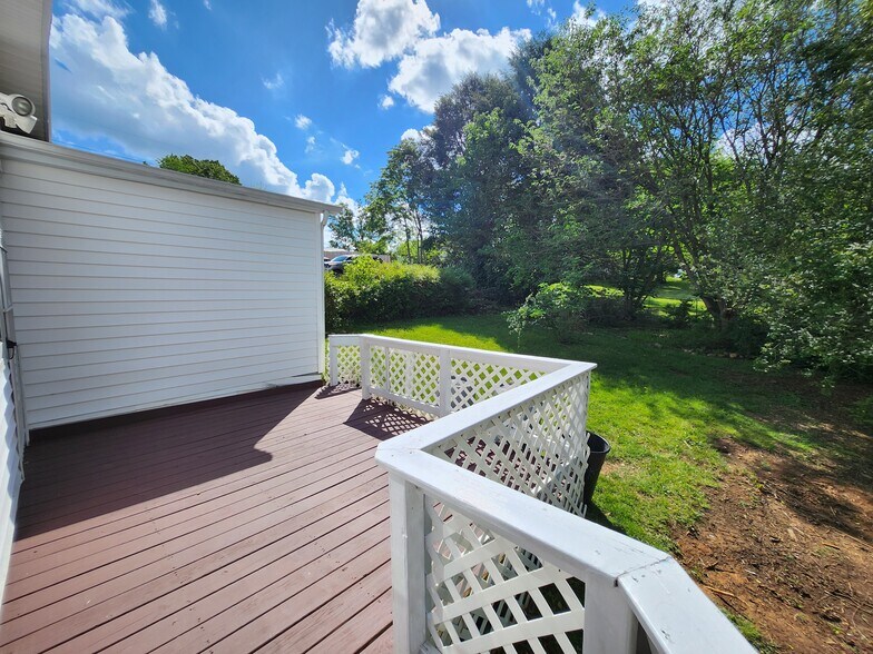 Building Photo - 2511 Watauga Rd