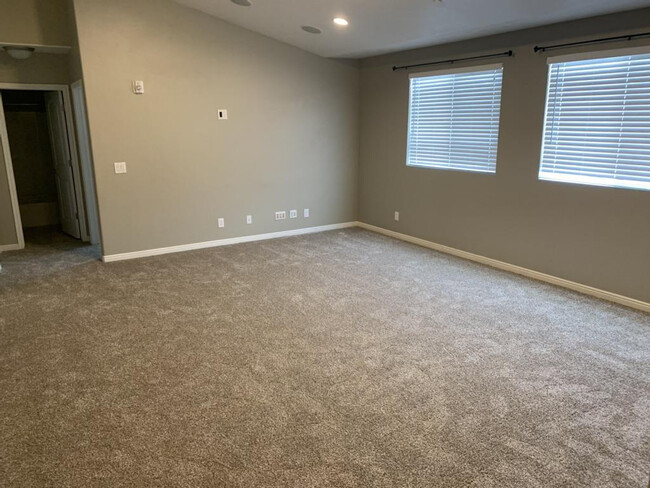 Living Room/Hallway - 999 Village River Ln