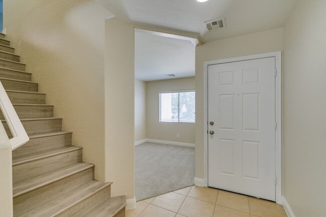 Building Photo - Upgraded spacious 4bedroom home near Mountains Edge!