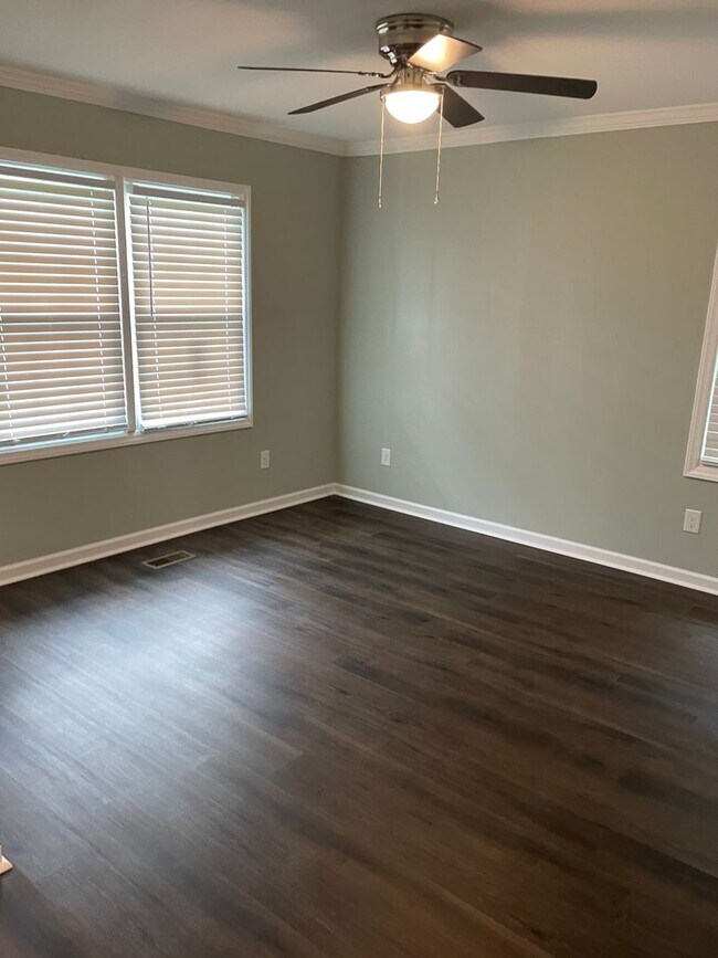 Building Photo - 820 Hamrick St