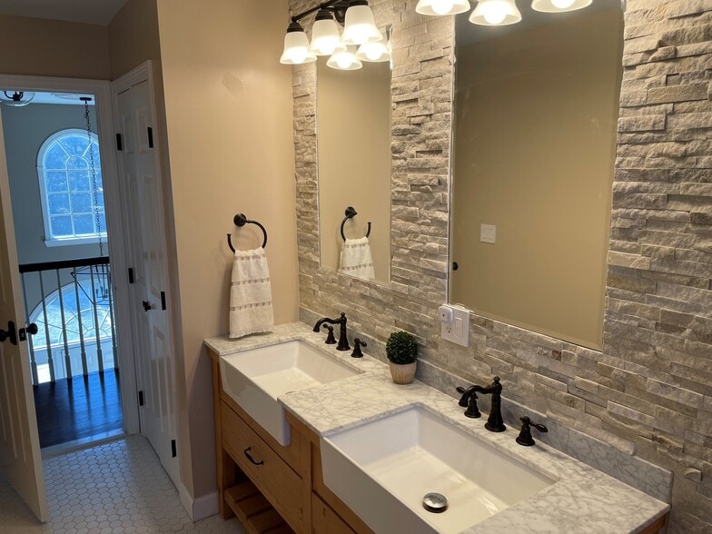 Guest Bath - 5 Jenny Rdg