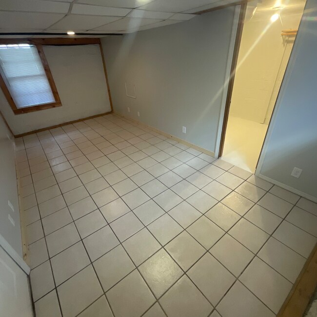 Building Photo - 416 E Hillside Dr