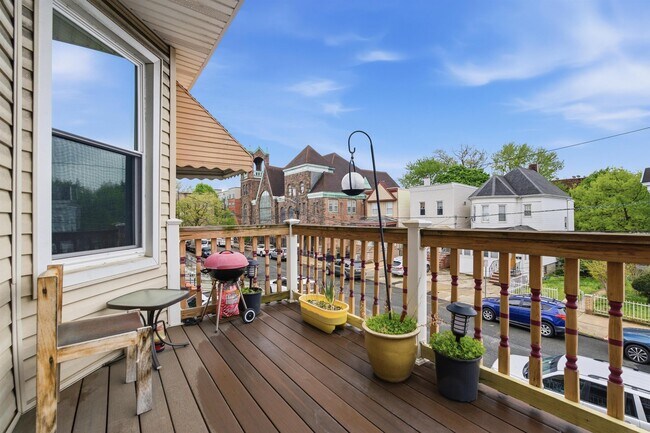 Building Photo - 18 Boyd Ave