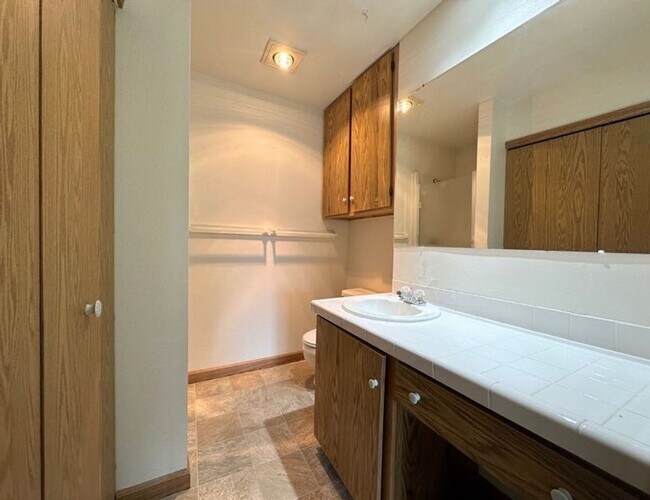 Building Photo - 2 Bedroom 2 bath home with water and mount...