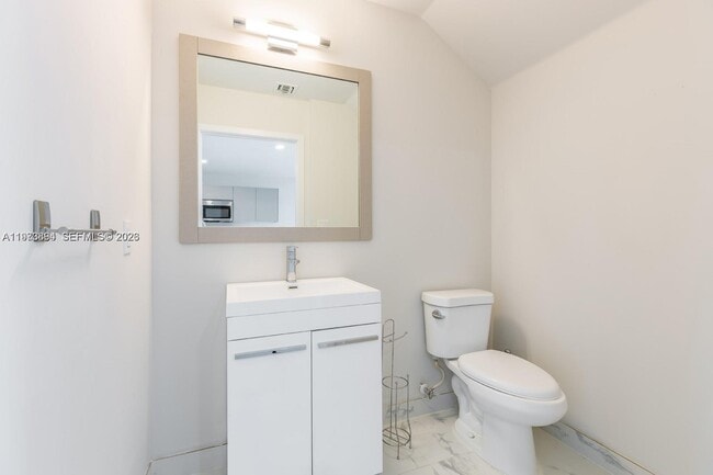 Building Photo - 2505 NE 193rd St