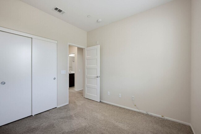 Building Photo - 42910 Avenida Amistad