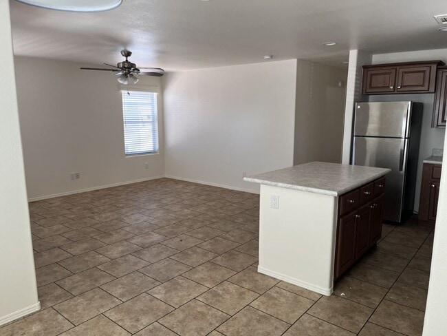 Building Photo - 5303 E Twain Ave