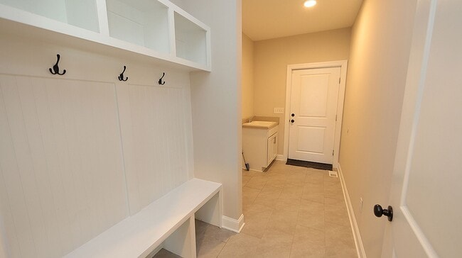 Building Photo - Beautiful Home with Open Floorplan in Desi...