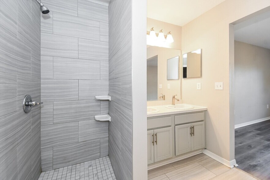 Building Photo - 2847 Cross Creek Dr