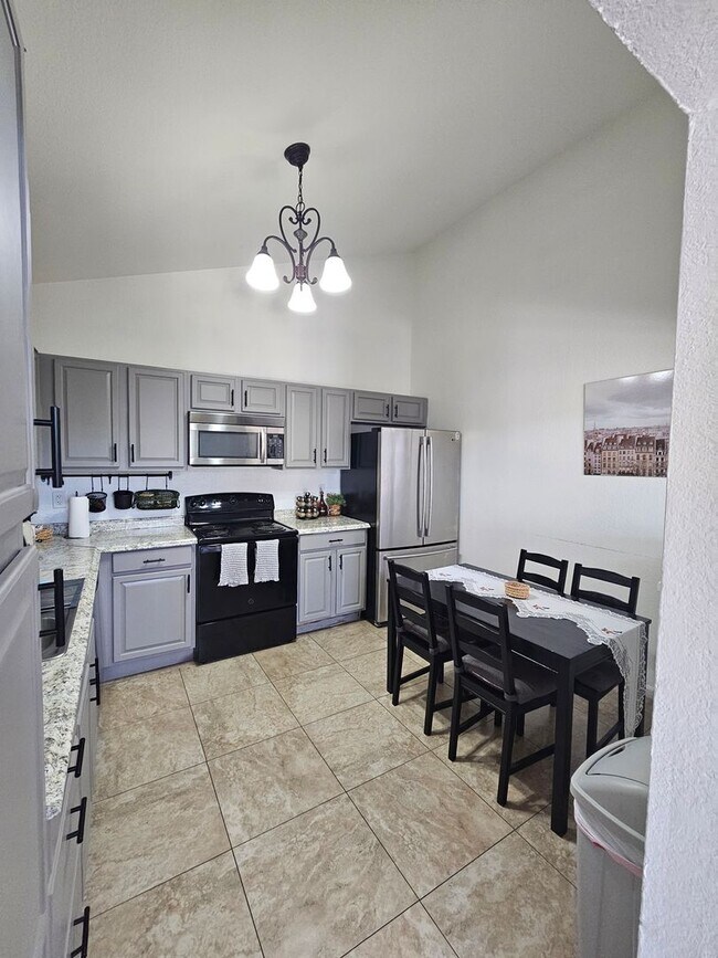 Building Photo - 2195 UNFURNISHED ~ $2395 PARTIALLY   FURNISHED  NO UTILITIES INCLUDED