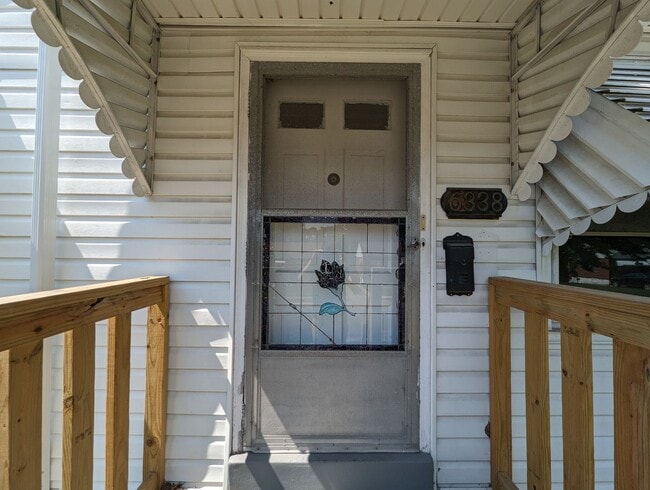 Building Photo - Welcome to Your Charming New Home on Minnie Avenue!