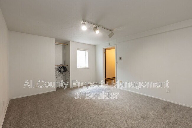 Building Photo - 841 Crisman Dr