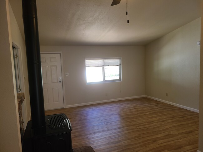 Large Great Room - 14437 Marysville Rd