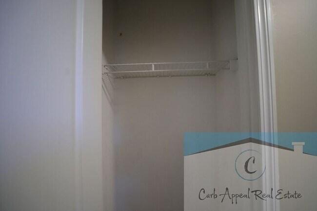 Building Photo - Utilities included!! Internet included!! Spacious 2 bed /2 full bath apt - includes washer/dryer