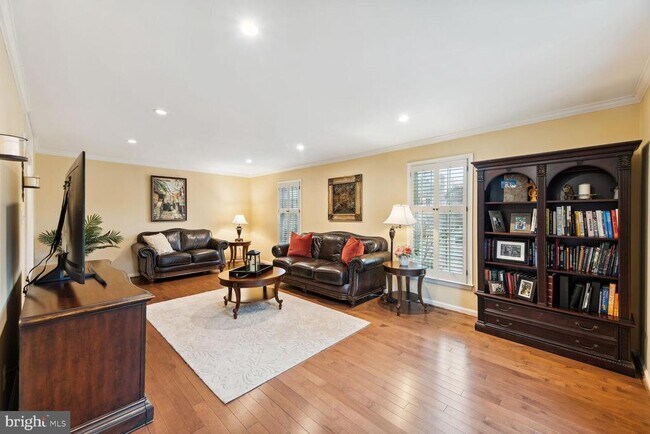 Building Photo - 6603 Forsythia St