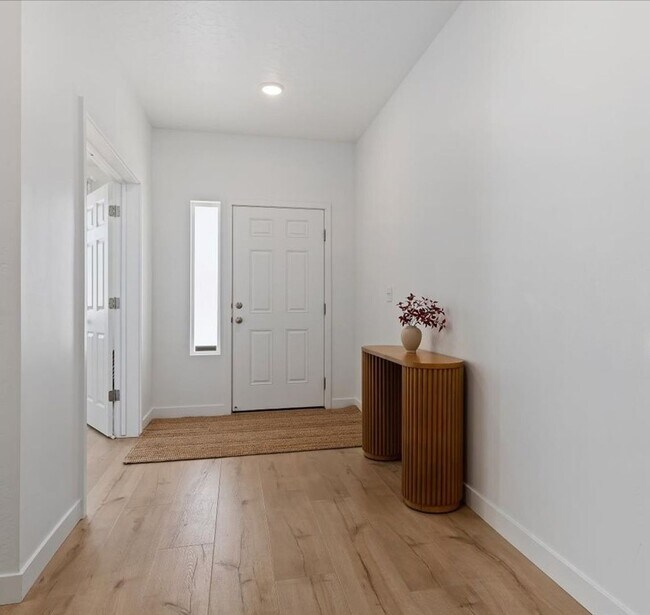Building Photo - Gorgeous 5 Bedroom Home in Saratoga Springs!