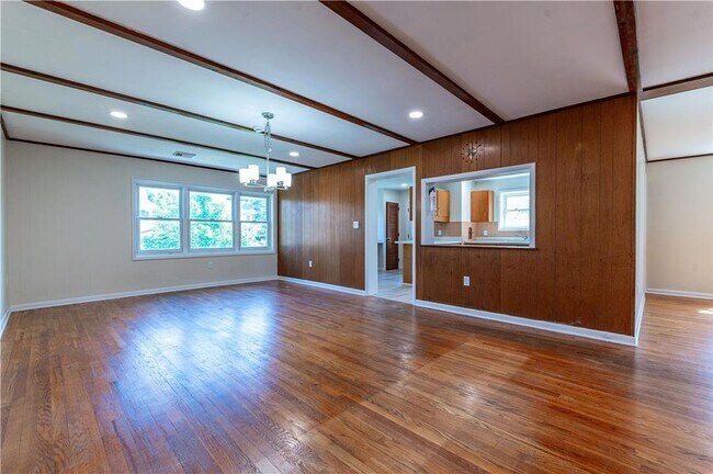 Building Photo - 6350 Robin Ln