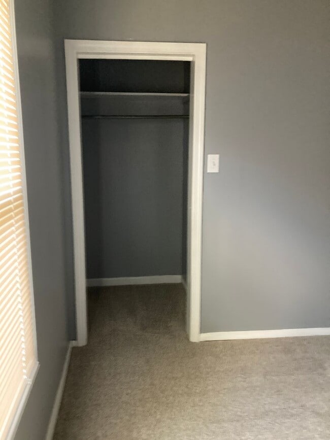 Building Photo - Nice 2 bedroom with fenced in back yard.
