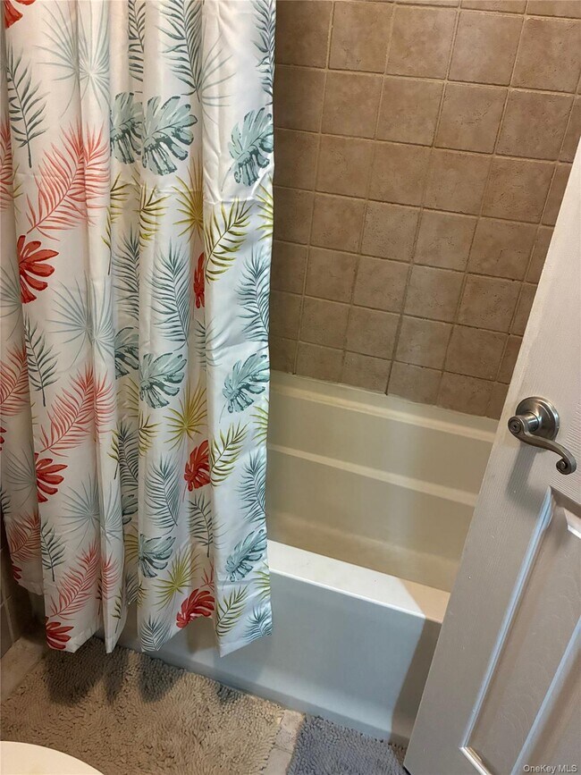 Building Photo - 55 Country Club Ln