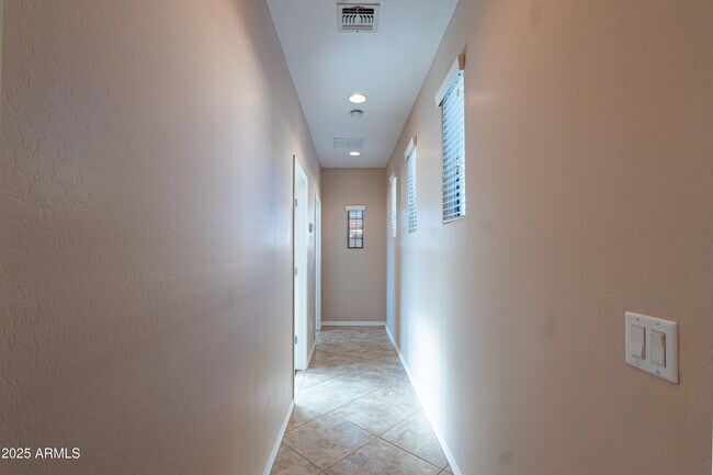 Building Photo - 453 W Lantana Pl