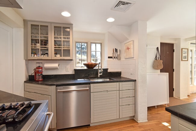 Building Photo - 116 Potter Rd