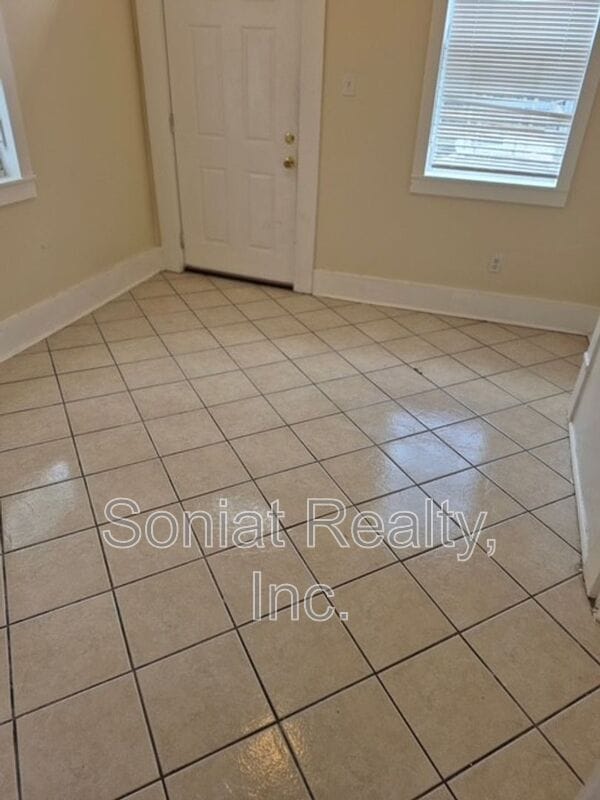 Building Photo - 8409 Cohn St