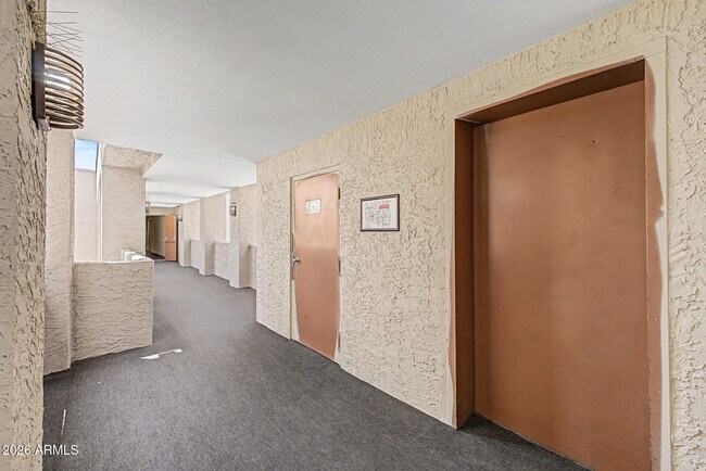 Building Photo - 540 N May