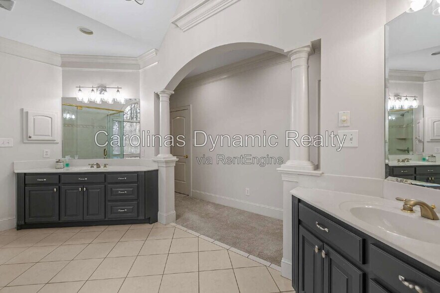 Building Photo - 1009 Honors Ct