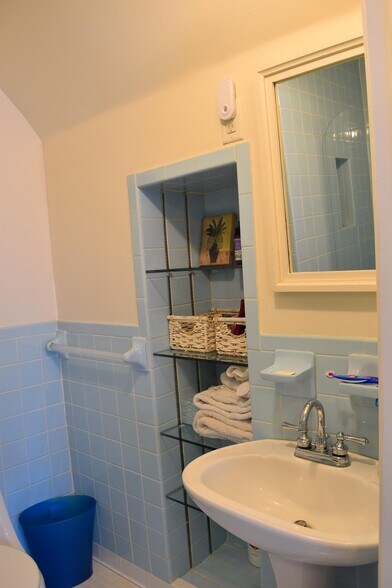 Building Photo - 136 Shawnee Pl