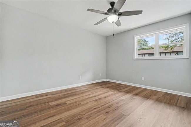 Building Photo - 2952 N Dekalb Dr