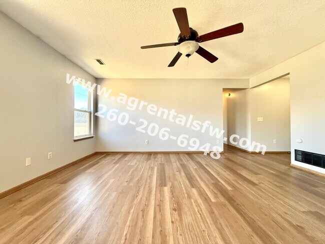 Building Photo - 3 Bedroom House