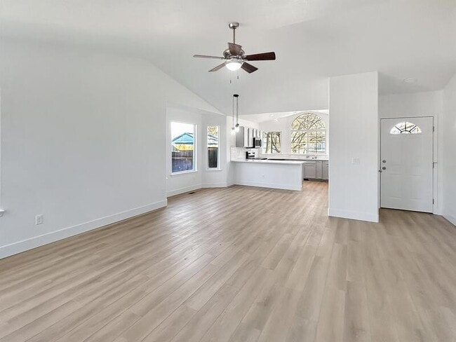 Building Photo - 5317 N Candlestick Ave