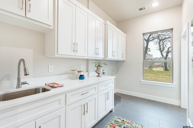 Building Photo - 4218 Hogan Dr