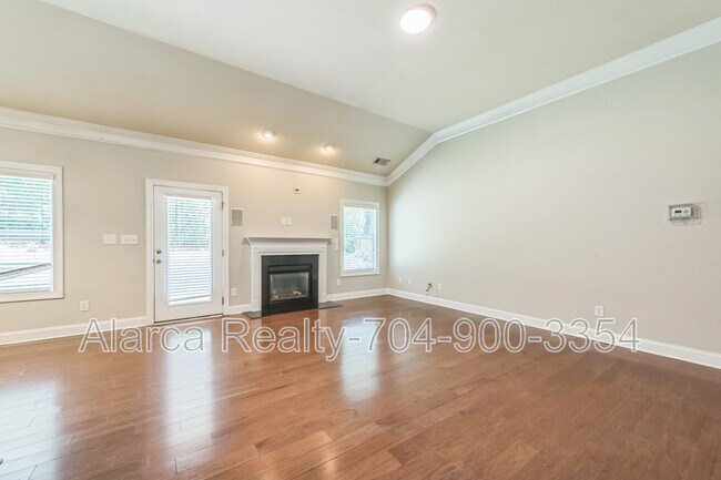 Building Photo - 1016 Ridgehaven Rd